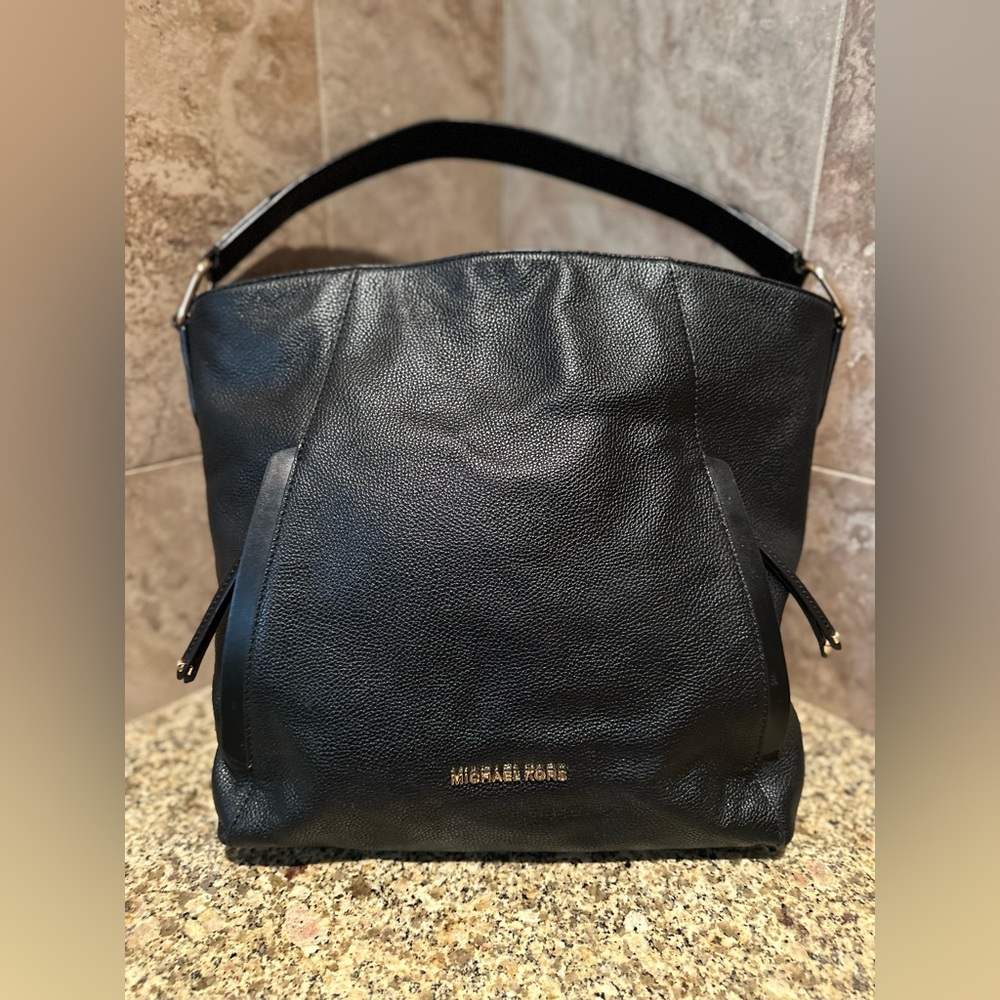 Michael Kors Handbag pre loved Black Pebbled Leather